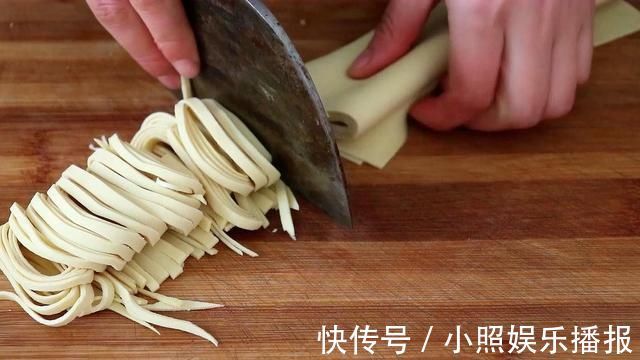 碱面|我家豆腐皮从不炒着吃,这样做更营养,我家一周做5次,真解馋