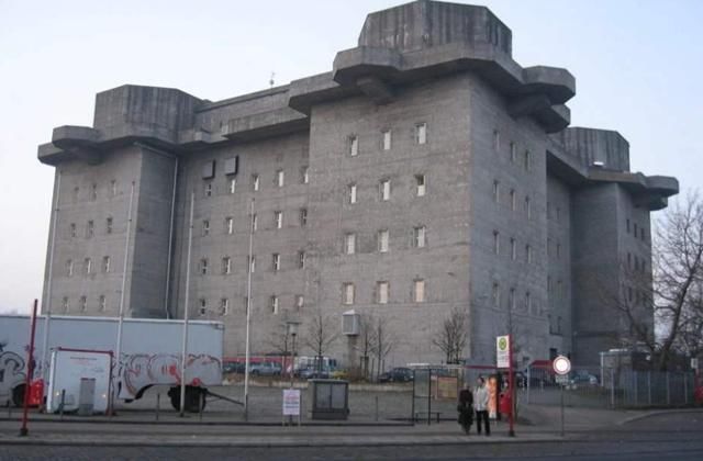 掉落|德军最强防空塔，27吨炸弹轮番打击，外层塔皮都没有掉落