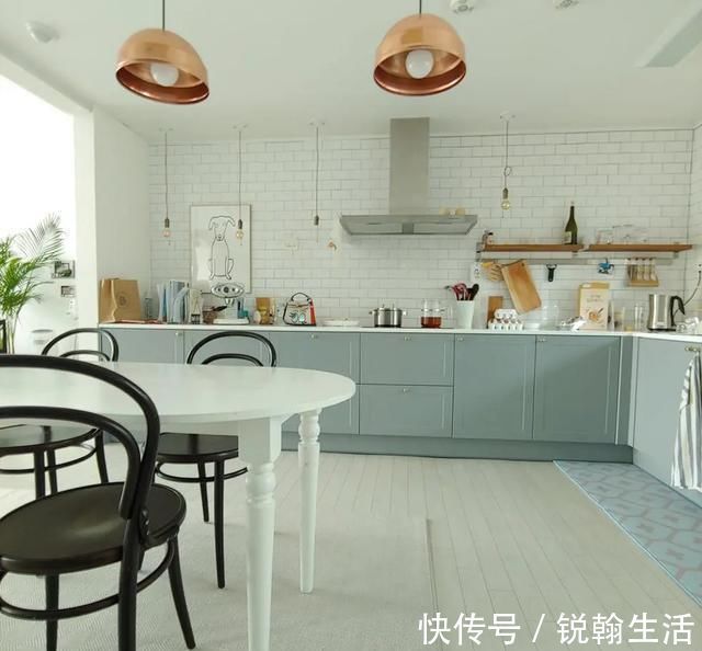 房子|闺蜜花重金买下顶楼的房子,赠送的18㎡露台太美了,恨不得天天去