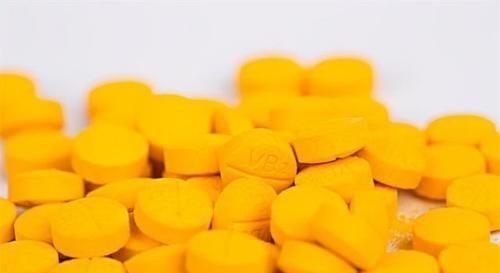 脱皮|几块钱一瓶的维生素B2却是高血压的“克星”!大多数人都不知道