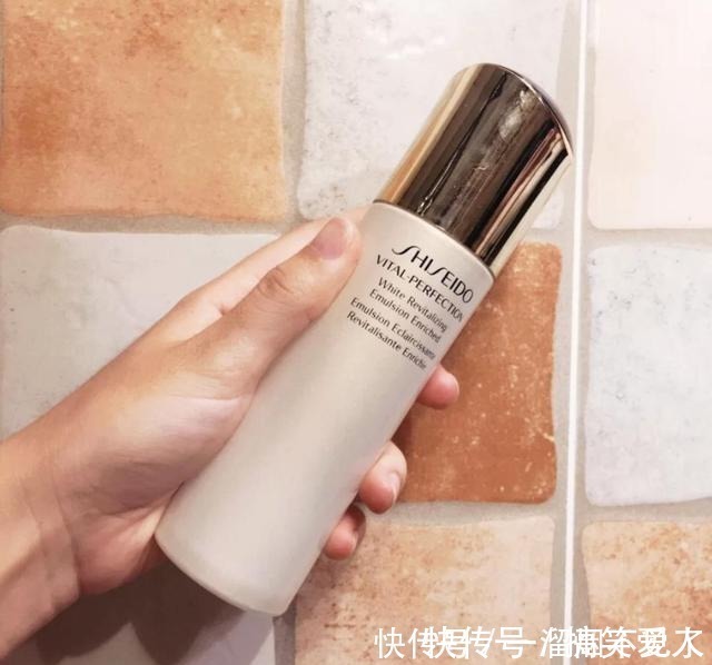 希思黎|40岁女人用什么乳液这5款滋润保湿抗初老，很适合中年女性