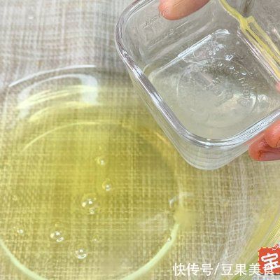 告诉你3个诀窍，在家也能做出梅莓小蛋糕