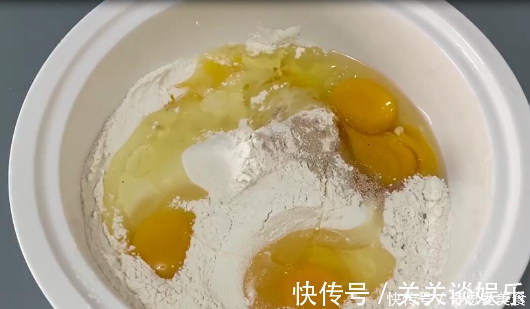 豆沙卷|想吃面包不用买了,4个鸡蛋一碗面,做出来的面包又拉丝又暄软