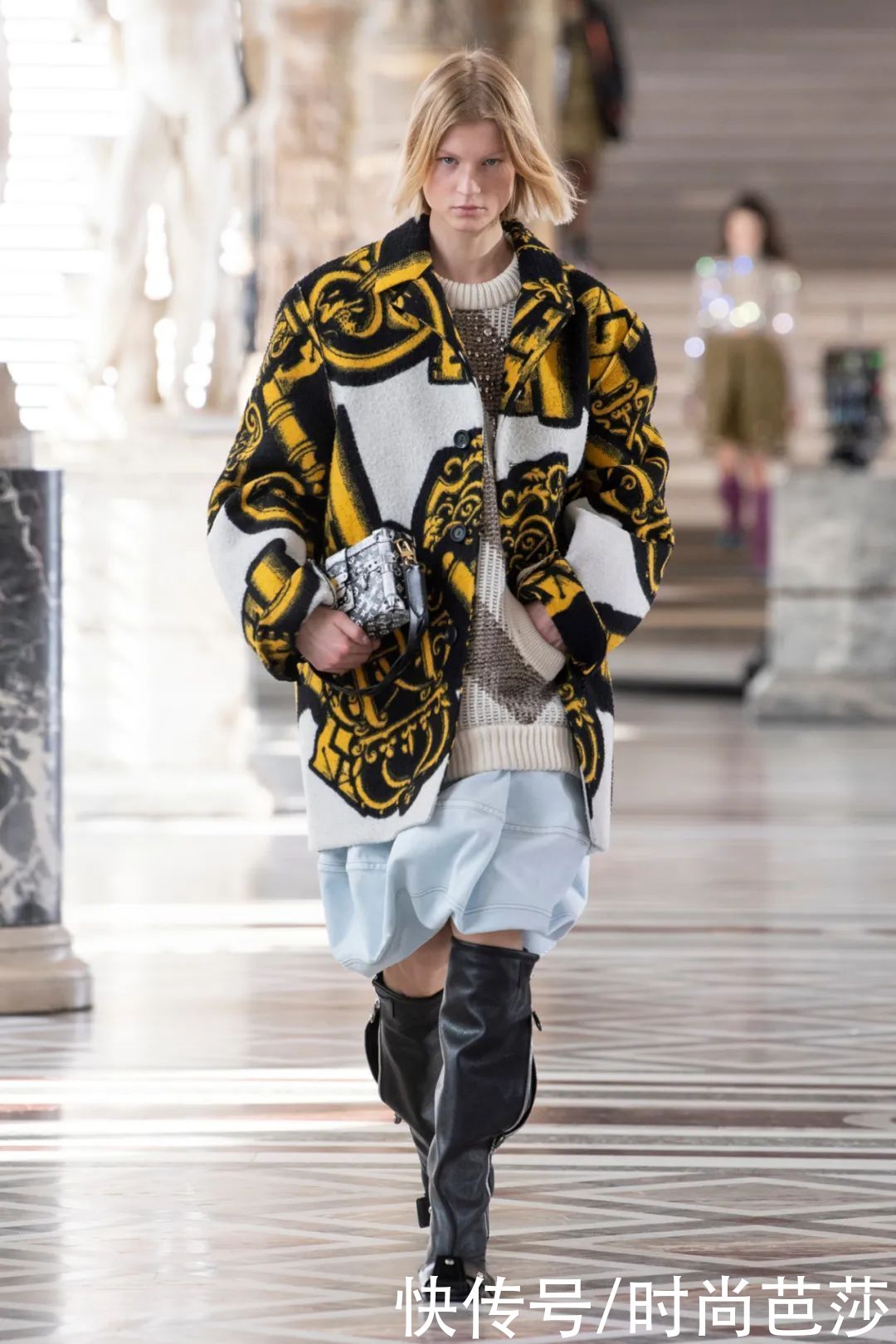 卢浮宫周边？不，这是Louis Vuitton新包