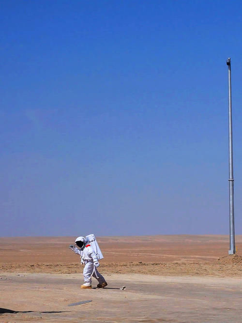 地球上最像火星的地方，荒凉寂寞寸草不生，住一晚太空舱2000块