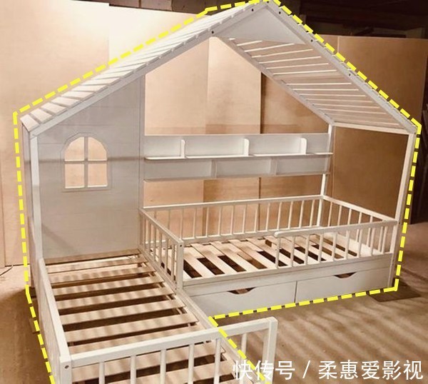 卧室|2个孩子上下铺不是首选，卧室拐角摆一张一体式双人床，安全宽敞