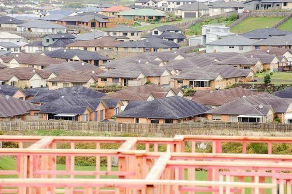 鬼屋|该国3万套住宅被中国大妈买走，没有人居住，现全部成为“鬼屋”