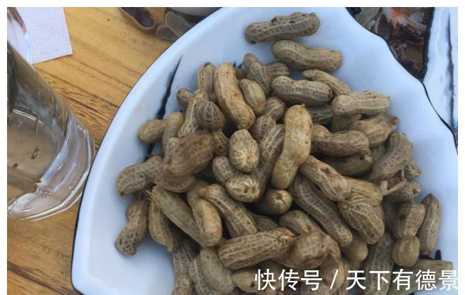 哥哥两个战友到家玩,我特意下厨做一桌菜招待,饭后都夸我厨艺好