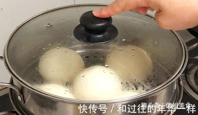 蒸馒头别再提前发面了！教你新做法，一次成功，柔软蓬松不回缩
