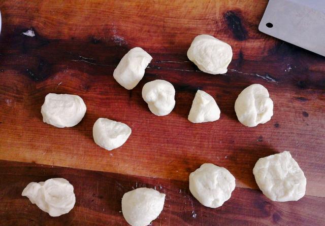  麻花|想吃麻花不用买，自己在家也能做，外酥里软，满满的儿时味道