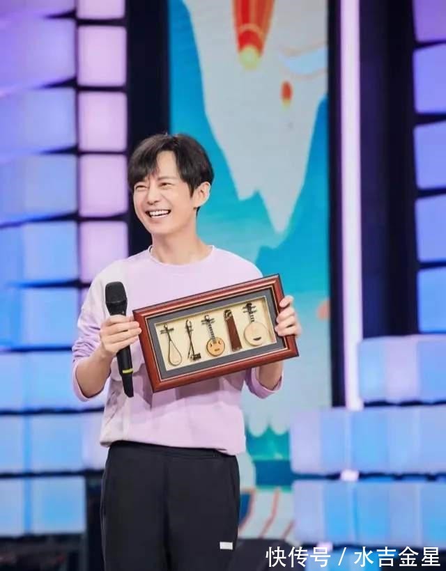 湖南台|网传《快本》无限期停播 何炅辞职 自称湖南台工作人员出面辟谣！