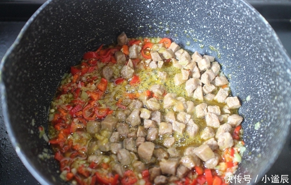 首次公开老妈秘制牛肉辣酱配方,吃了20多年,依旧没吃腻