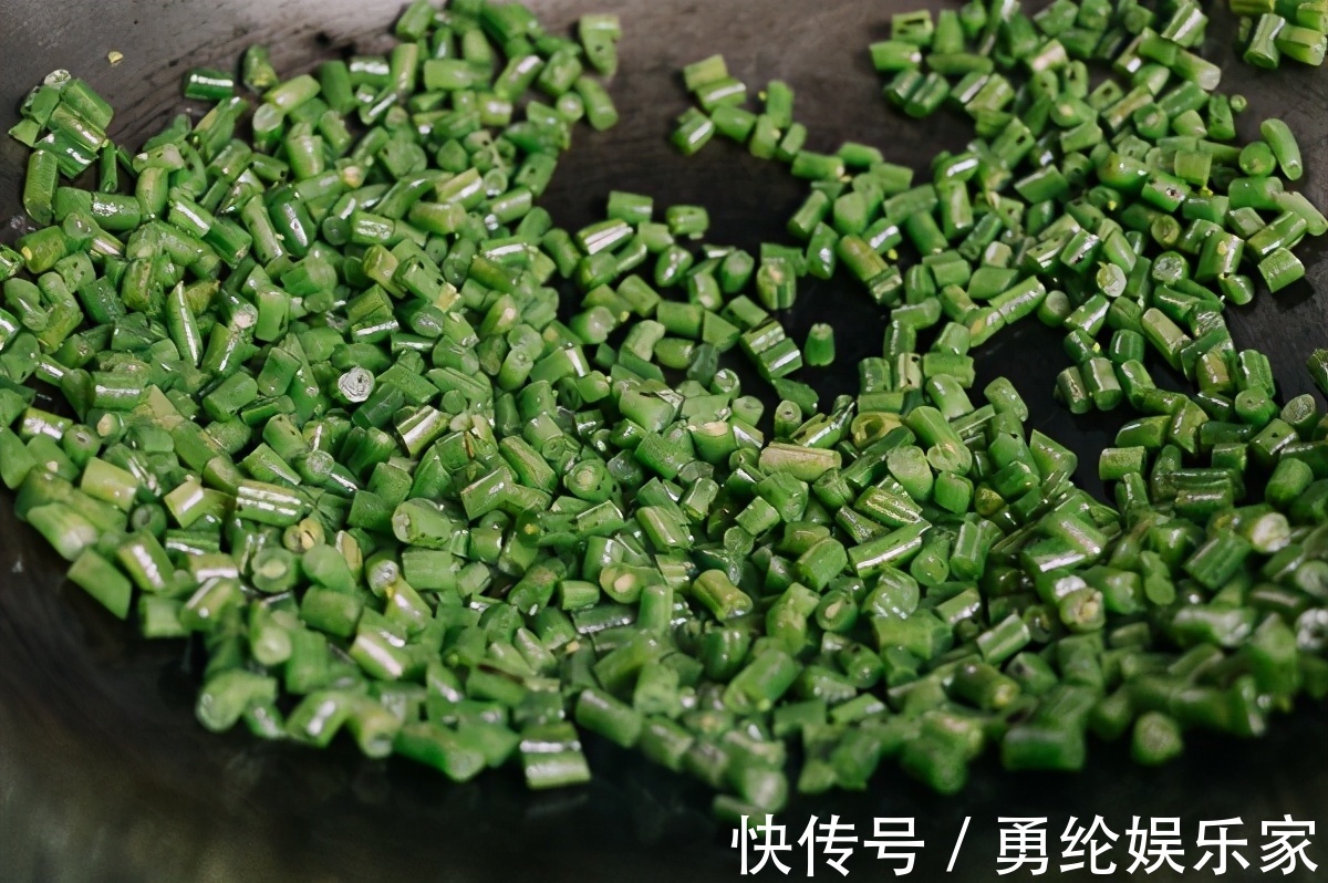 做法|开胃下饭的干煸四季豆，做法简单，香辣开胃，全家都爱吃