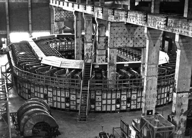 爱因斯坦|美国向日本投原子弹,爱因斯坦反对,被总统问了两个问题后沉默了