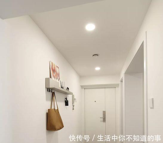 电视柜|老公硬在沙发墙上凿个“窗户”马桶上方打柜子,完工后我懵了