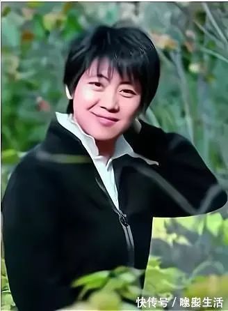 书法@她是第一位书法女博士,又是欧阳中石的高徒,书作属于“硬朗派”