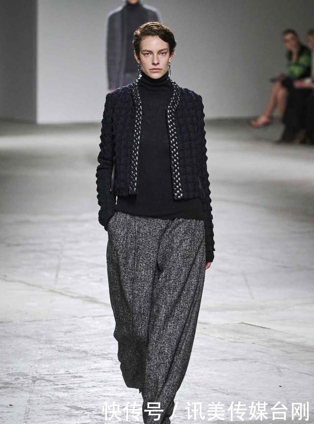 颜色不会搭?绿色特别又好看!潮流搭配7个分析:其它色照做就行