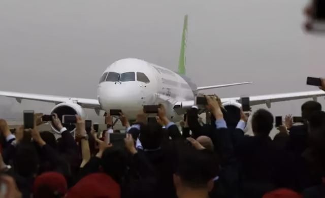 叮咚！C919全球首单来了，回顾国产大飞机成长关键点