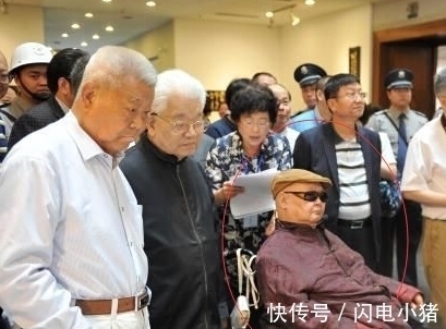 左手&叶剑英次子叶选宁左手挥毫惊艳网友,笔墨蹙旭惊电,无愧书坛绝唱