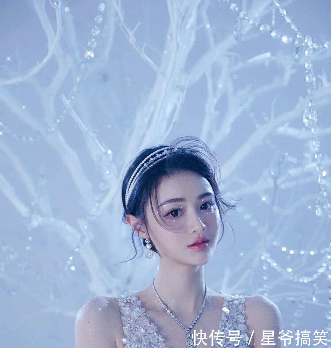 冰雪肌肤，美不胜收。