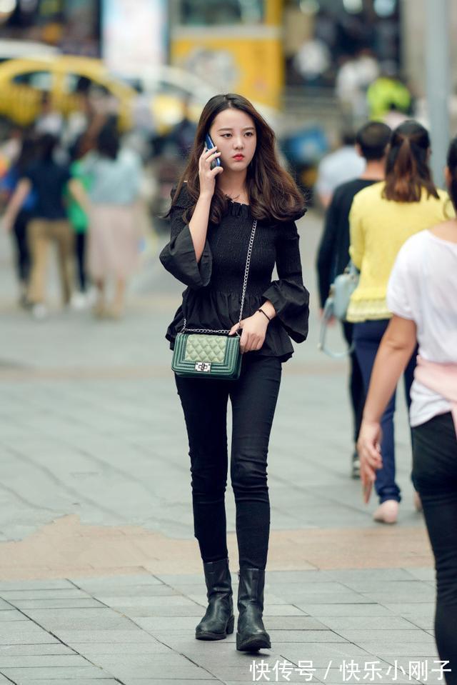 搭配 简洁的版型同样非常好搭,牛仔裤搭配让你更有淑女范