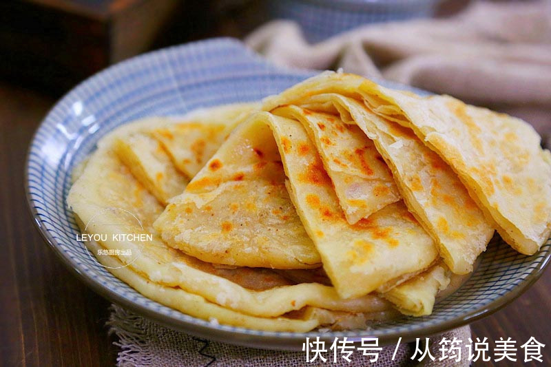 烙饼干硬那是方法不对,试试这种,用凉水和面,照样软软的