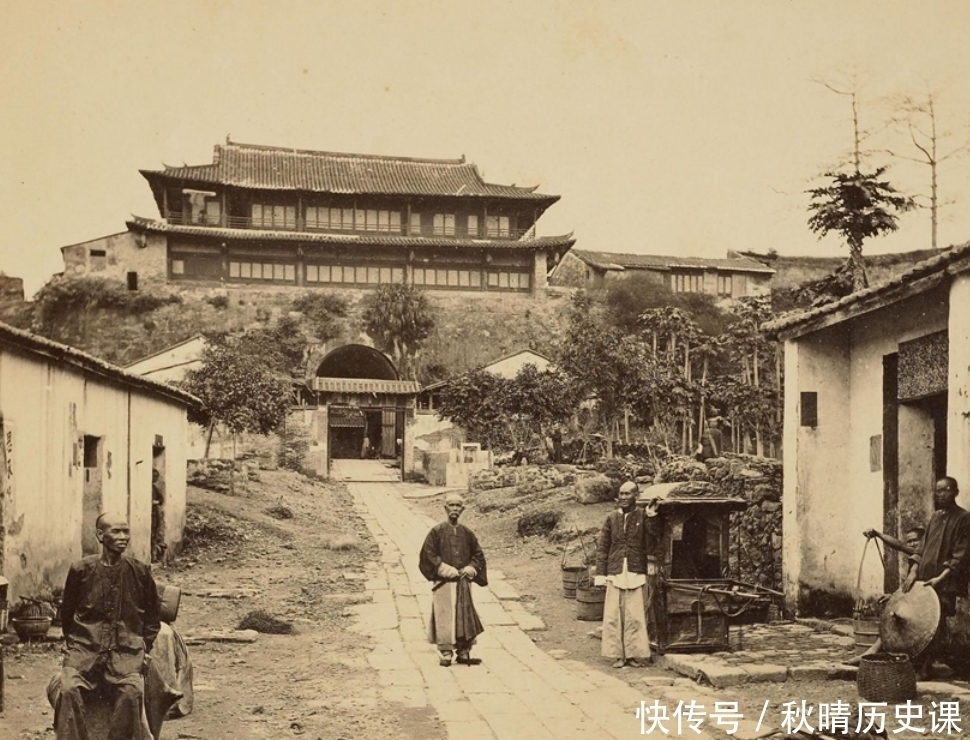 老照片中|晚清老照片:百姓赤脚打补丁,生活贫穷心酸!神情悲伤的渔家女!