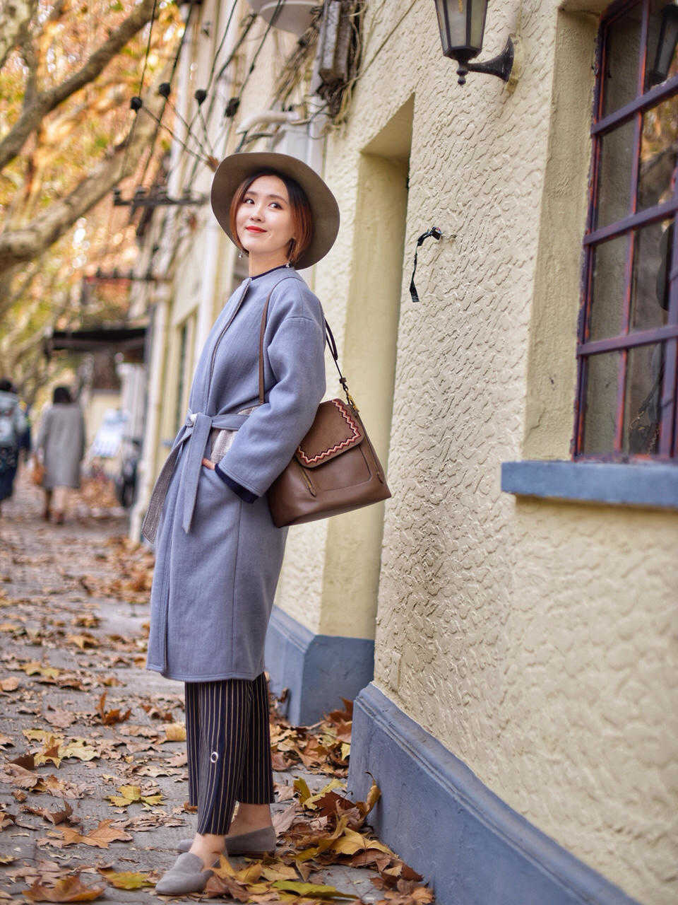 减龄|冬天这三种大衣颜色火了,显白减龄又不挑人,尤其是黄皮肤的女孩