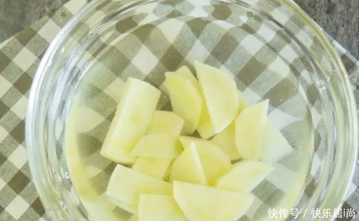 懒得炒菜,炖一锅懒人菜,荤素搭配,好吃不腻又简单!