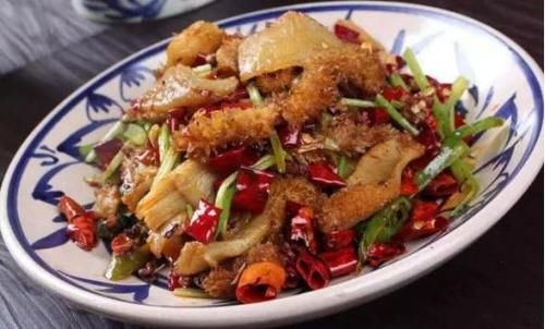  美食优选：爆炒牛肚，腐竹小炒肉，青椒蒜苗炒腊肉，爽口大拌菜的做法