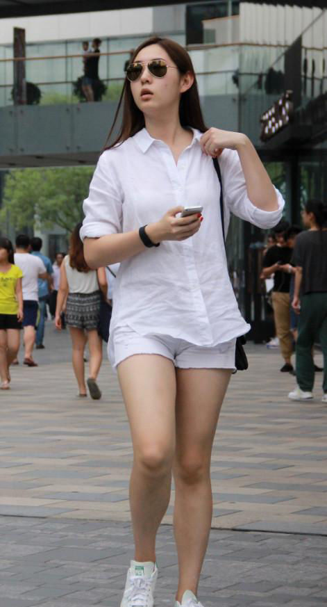 女人味|身材高挑的小姐姐,时尚大气,长发飘逸很有女人味