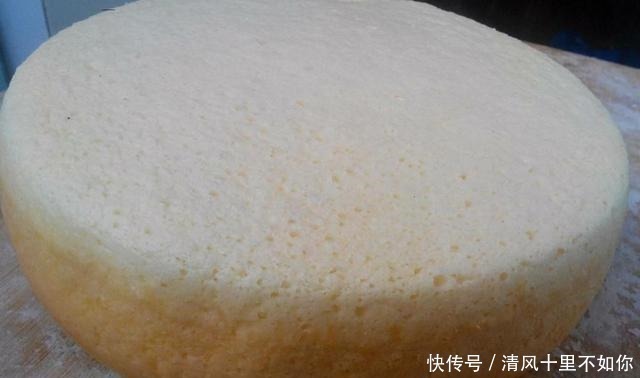 在家就能做的蛋糕,酸甜可口味道好,越吃越上瘾,一次能吃一大块