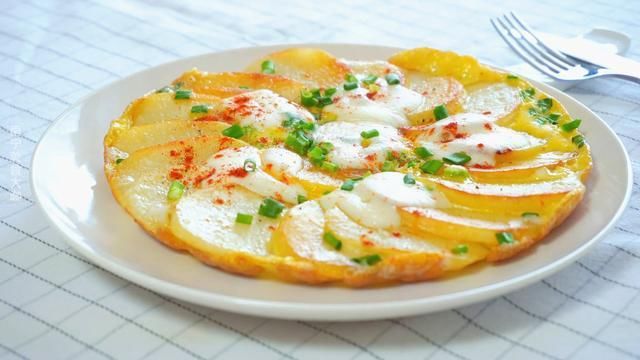 鸡蛋|土豆里打1个鸡蛋，居然这么好吃，我家一周吃5次都不腻，太香了