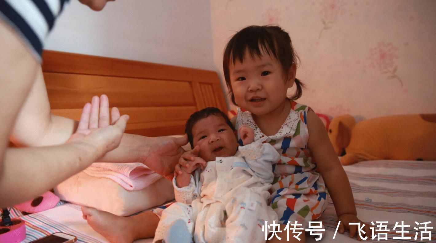 亲近|哥哥一亲近妹妹，妹妹却莫名哭闹，宝妈掀开妹妹衣服失声痛哭