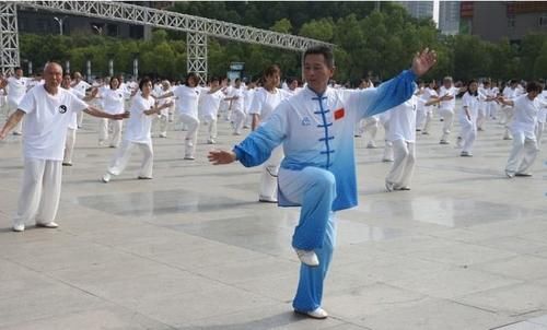 卷心菜|猕猴桃能缓解甲状腺结节？医生摇头：这3类食物会让甲状腺更严重