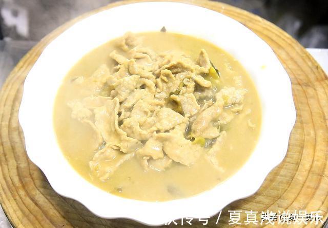 鸡粉|酸菜牛肉想要和饭店一样好吃，处理酸菜有技巧，做对了才酸爽嫩滑