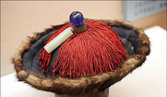 等级|清朝官帽的等级之分,九品官帽让人羡慕,一品官帽想都不敢想!