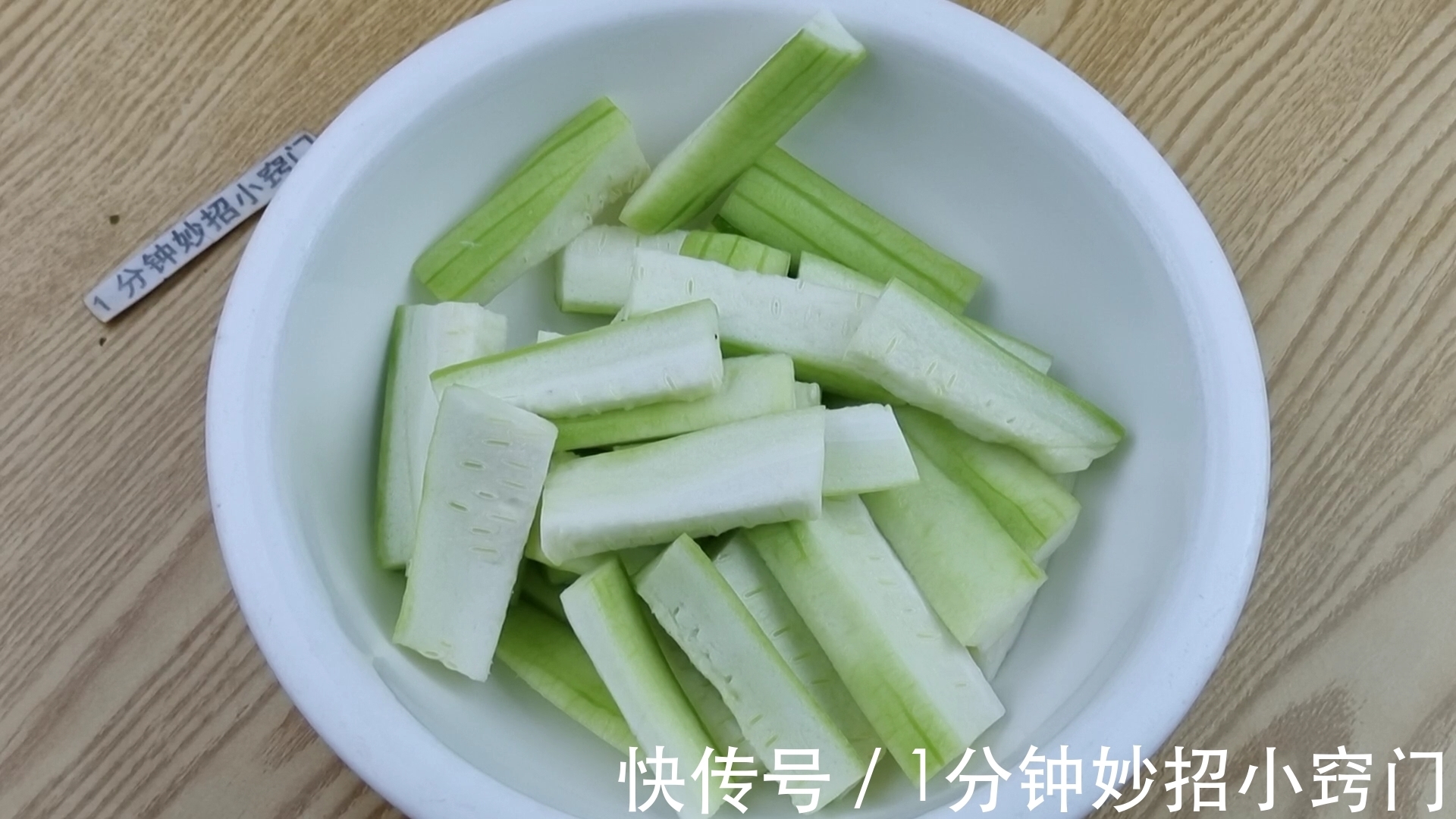 炒丝瓜|炒丝瓜,最忌先放油,大厨教你一招,丝瓜不出水不发黑