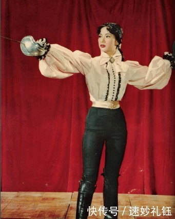 最早一代的金庸女郎,时代的美人拥有不凡的人生