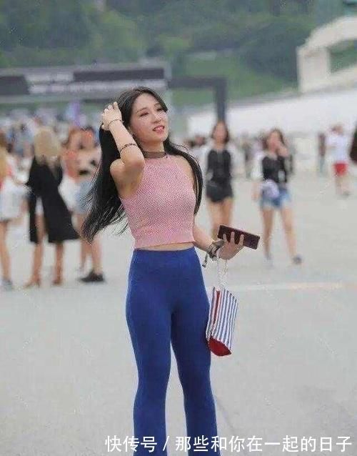 穿搭 展现个性的打底裤穿搭青春感十足,穿出时尚风采,帅气随性