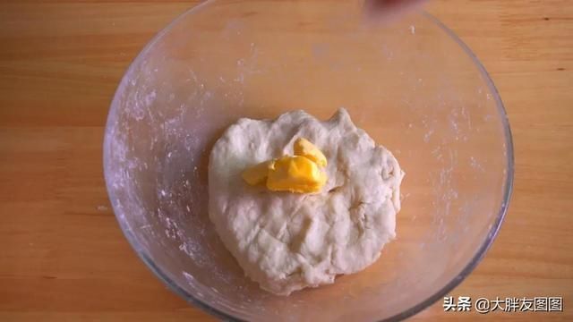 揭秘!奶黄包的家常做法,爆浆流心,软到捏不住