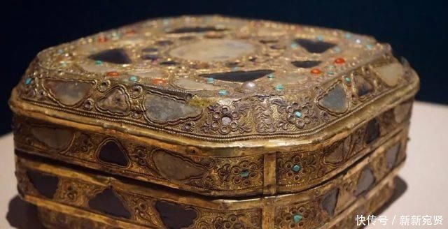 契丹贵族墓画了幅汉人美女图,还题诗说“征辽”