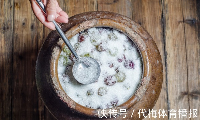 糖浆|“冰糖”和“白糖”有啥区别?成分差别太大,别再乱买了