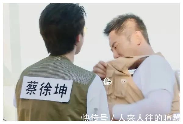 跑男全員脫妝露素顏，黃旭熙額頭臉頰兩個(gè)色，他白到發(fā)光成顏霸