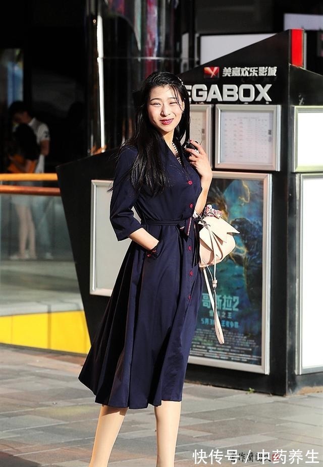 红格纹 该穿凉鞋了,鱼嘴口凉鞋很有女人味,看看美女对鱼嘴口凉鞋的搭配!