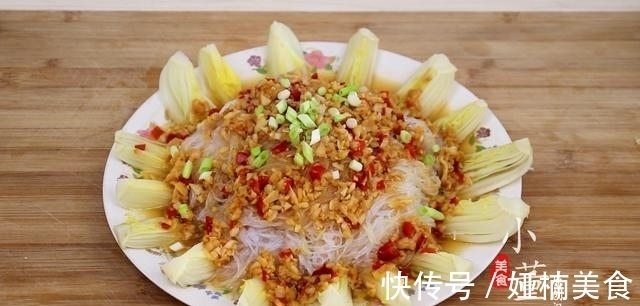 搅拌均匀|娃娃菜别再涮火锅了，大厨教你秘制做法，香辣开胃，吃了还想吃