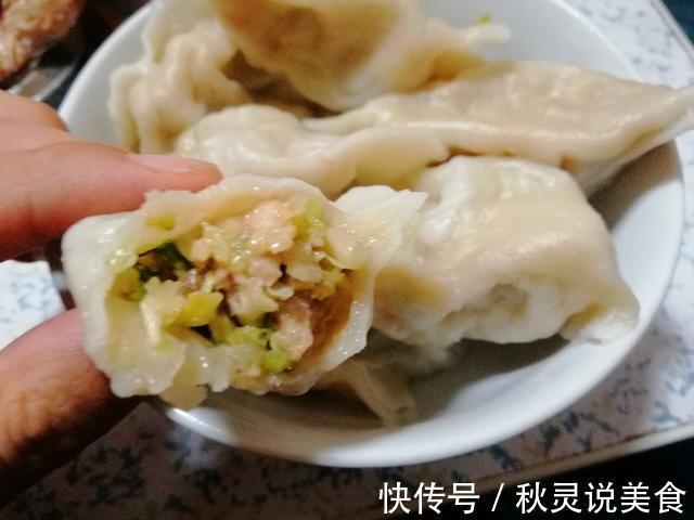 包白菜饺子，我家从来不“挤水”，这招拌菜，白菜不出水、不破皮