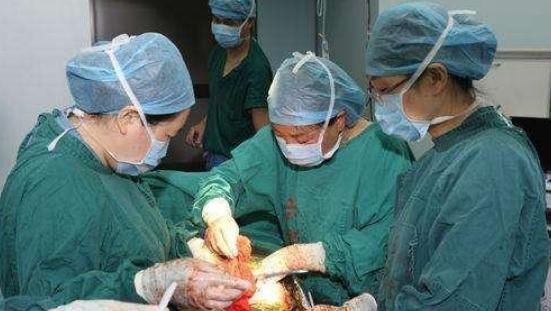 真相|孕妇肚子上插着一把剪刀,胎儿被迫取出,真相让医生很无语