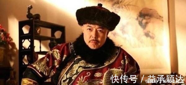 黄花$上联“水本无愁，因风皱面”，一少年随口对出下联，后高中状元！