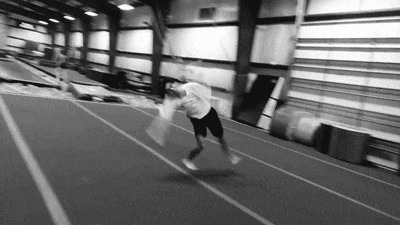 |搞笑GIF:表妹担心有人偷竹子,她每天一个人去后山点数!